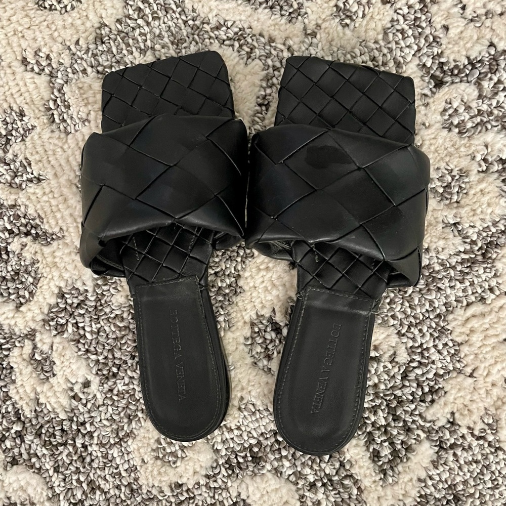 SALE - original price > $1100  Black Intreciatto Bottega Venetta Slides - Picture 4 of 8